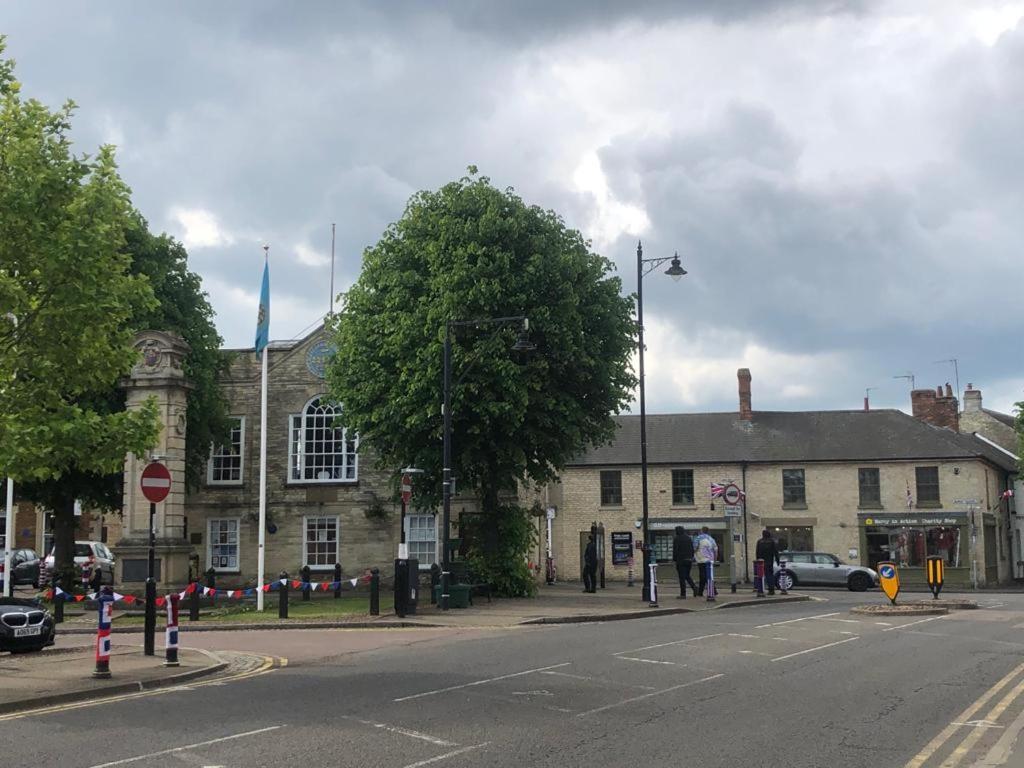 Dease Manor Apartment Higham Ferrers ภายนอก รูปภาพ