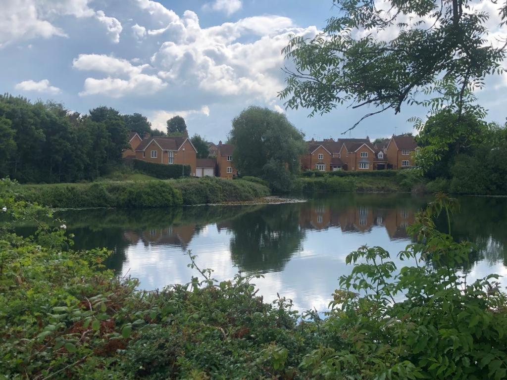 Dease Manor Apartment Higham Ferrers ภายนอก รูปภาพ