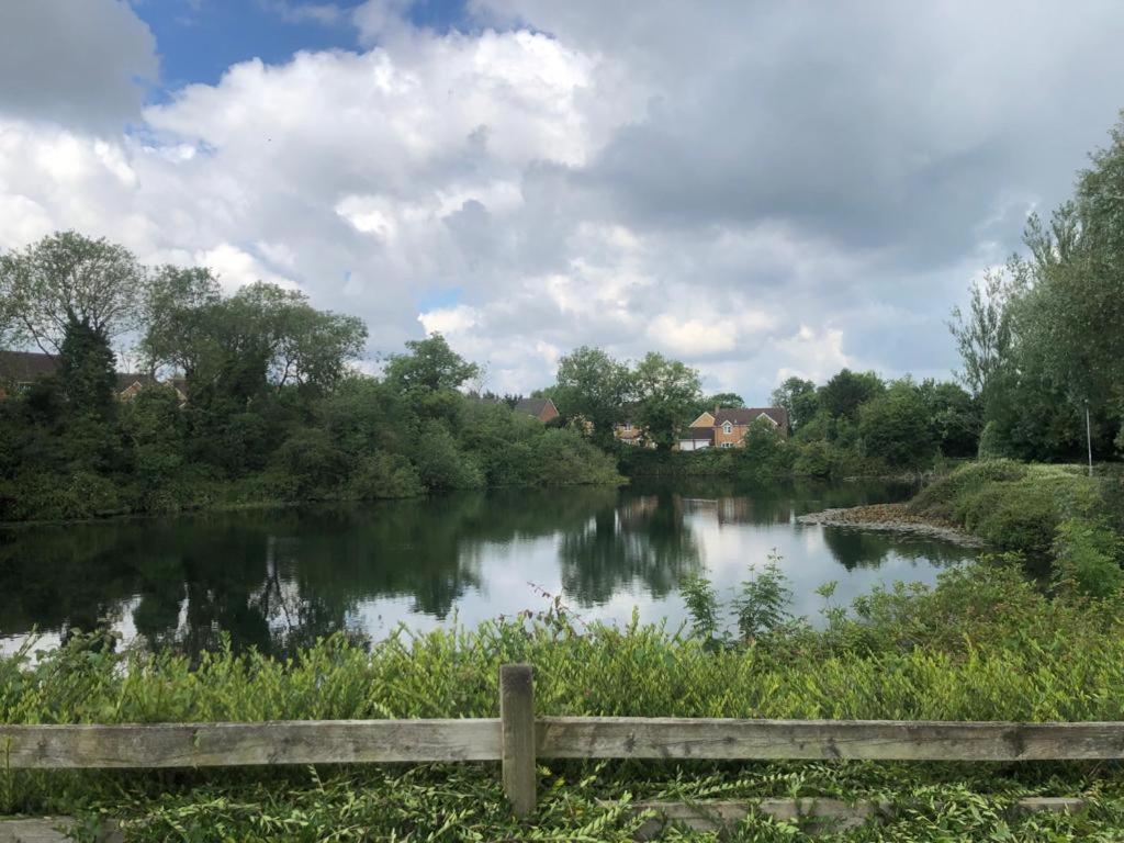 Dease Manor Apartment Higham Ferrers ภายนอก รูปภาพ